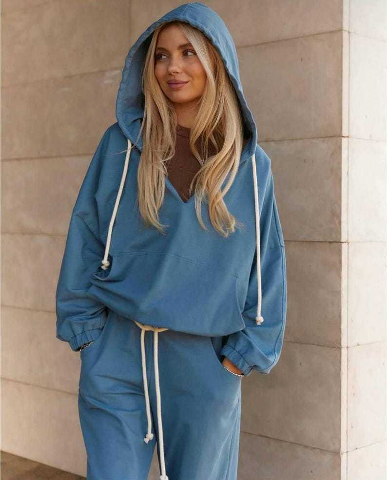 Kvinders casual jumpsuit med dyb V-hals og praktiske lommer