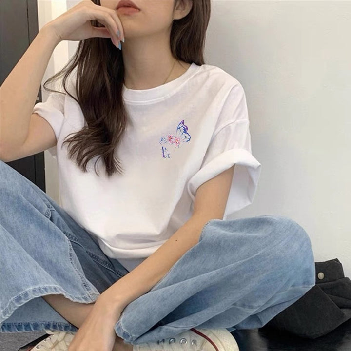 Dame T-shirt med kunstneriske asiatiske motiver og ekstravagante detaljer Stilla