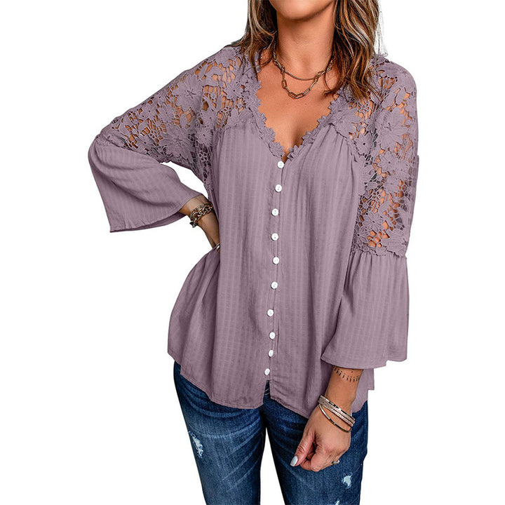 Damebluse med blonde detaljer og knaplukning Stilla