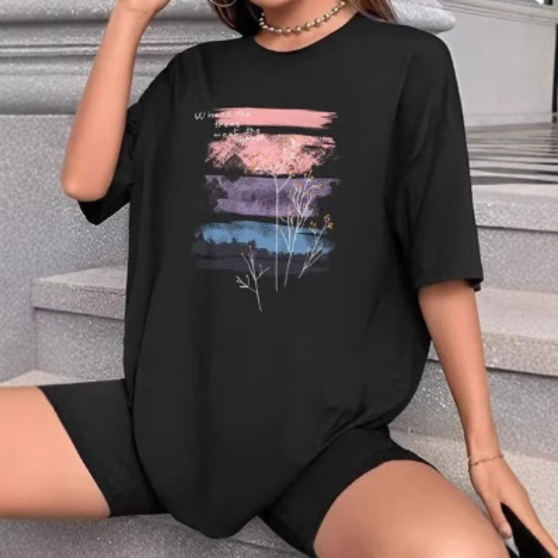 Dame T-shirt med kunstnerisk landskabsmotiv og komfortabel pasform Stilla
