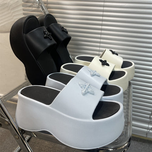 Dame komfortable og stilfulde slip-ons med elegant blomster-applikation Stilla