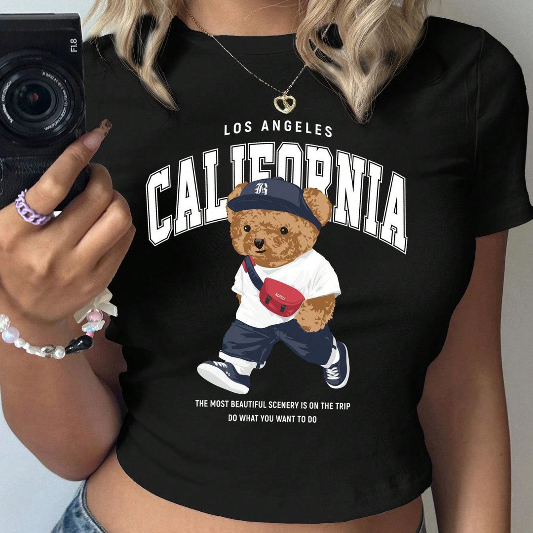 Dame Crop-T-Shirt med legende bjørnemotiv og moderigtigt skrift Skovae