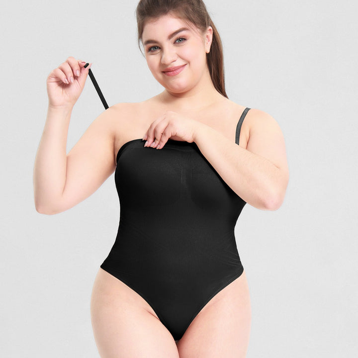 Dame en-delt badesuit med justerbare stropper og elegant push-up-effekt Stilla