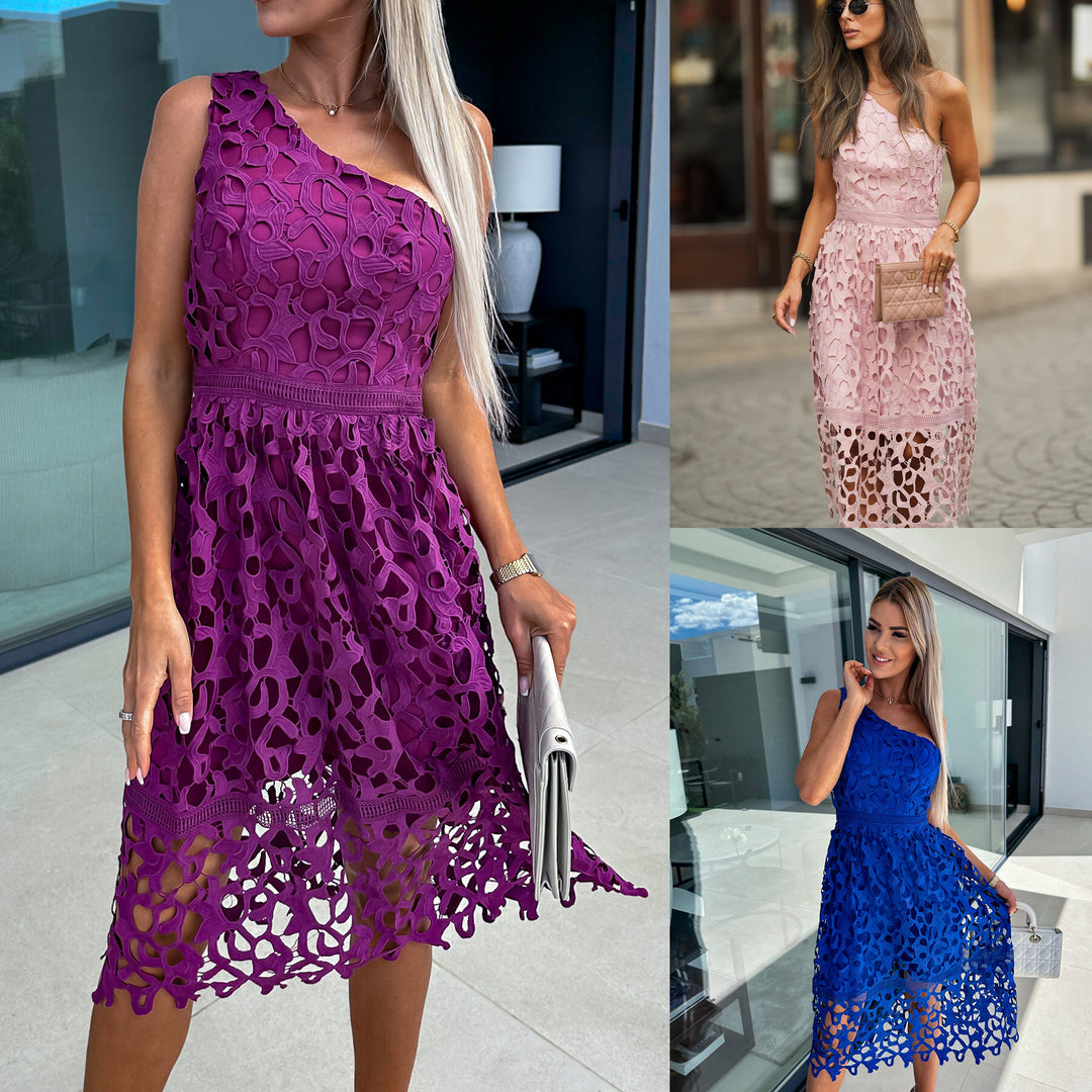 Dame spids-midikjole med asymmetrisk design og florale applikationer Stiila