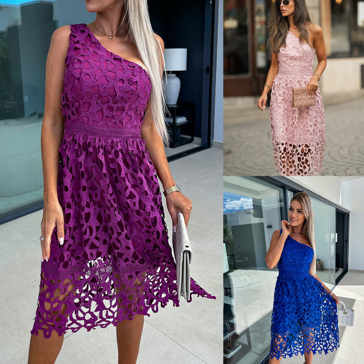Dame spids-midikjole med asymmetrisk design og florale applikationer Stiila
