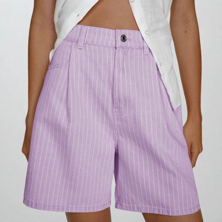Dame moderne shorts med fine striber og afslappet snit Stilla