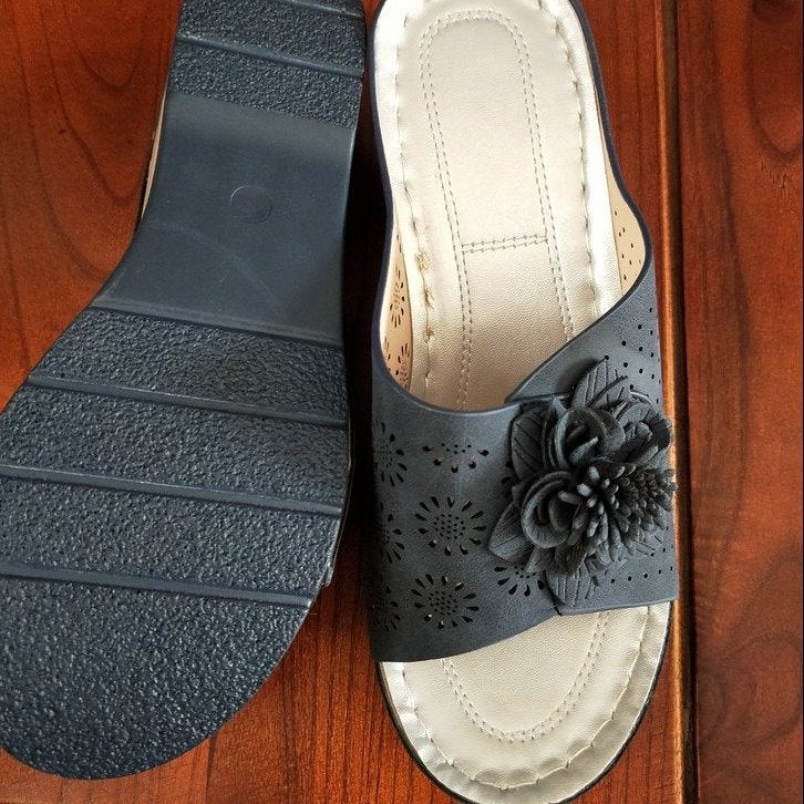 Dame komfortable slippers med blomsterperforeringer Stilla