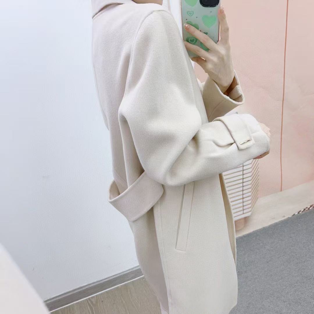 Dame Elegant Oversize Frakke med raffineret knapdetalje og blødt materiale Stilla