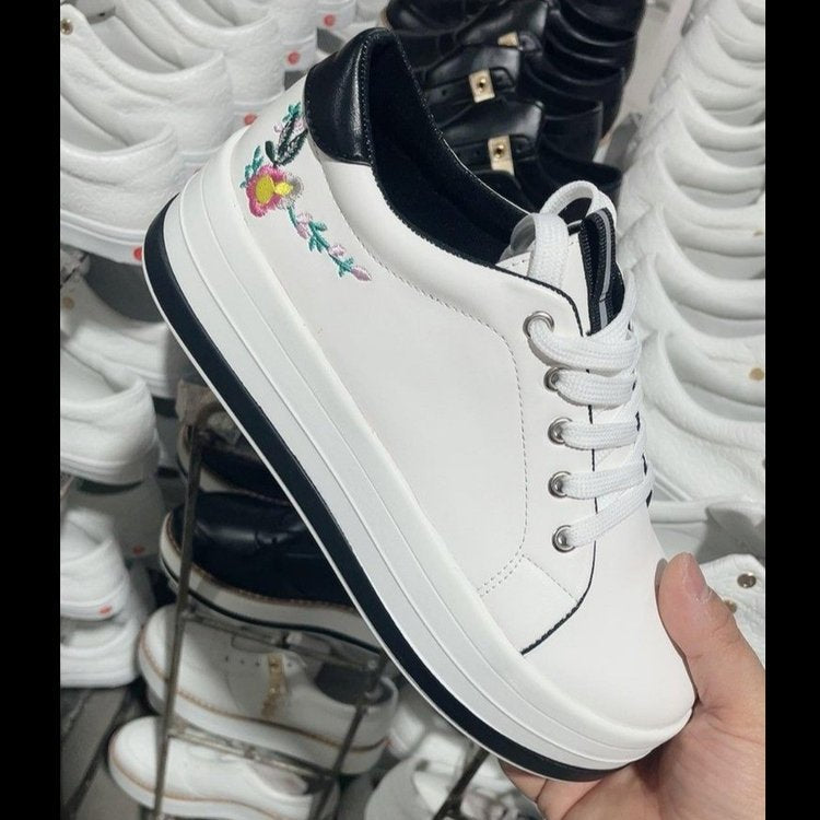 Dame Plateau-Sneakers med floral applikationsdesign og skridsikker sål Stilla