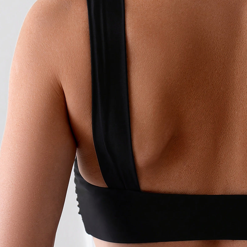 Dame bikini-top med elegant V-hals og brede stropper Stilla