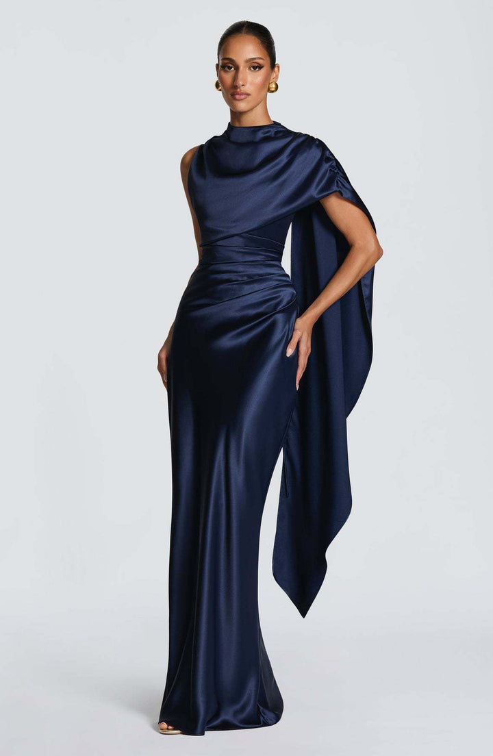 Dame elegante maxi kjoler med asymmetrisk top og flydende satin