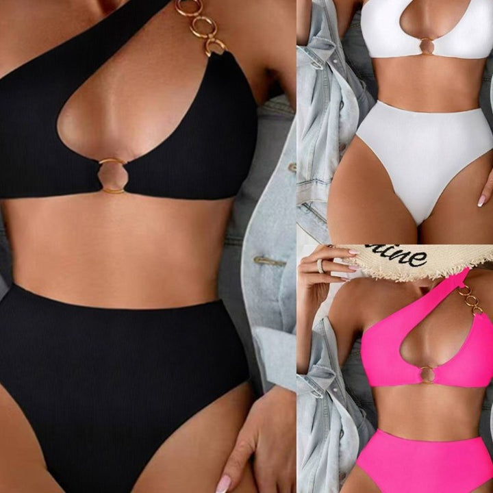 Dame Én-Del Bikini med asymmetrisk design og gyldne ringsdetaljer Stilla