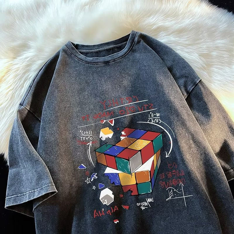 Dame T-shirt med kreativ terningmotiv og urban grafikdesign Stilla