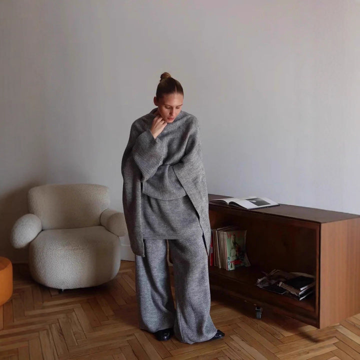 Kvinders stilfulde ribstrikket loungewear sæt med løs pasform top og bredskårne bukser Stilla