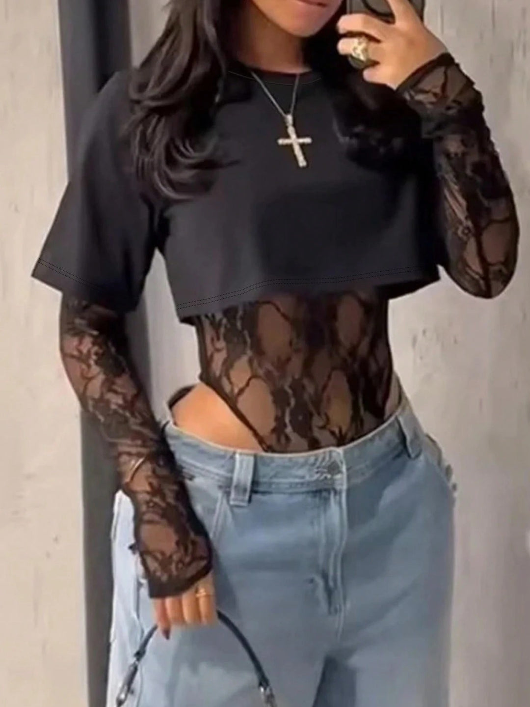 Dame Bodyshirt med transparente spidsærmer og afslappet pasform Skovae