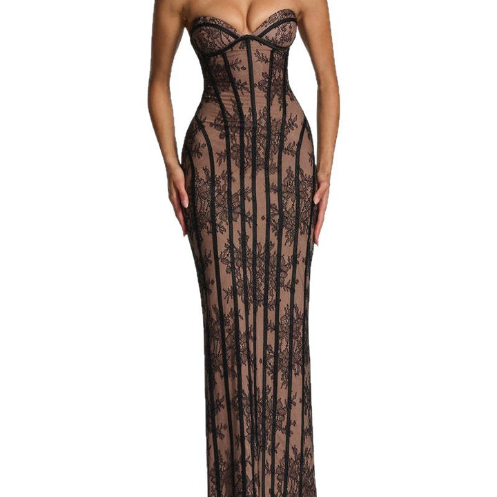Dame figursyet spidskjole med off-shoulder design og elegant taljesnit Skovae