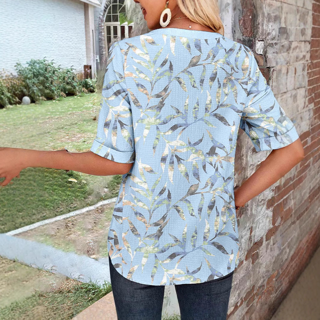Damebluse med florale accenter og praktiske brystlommer Stilla