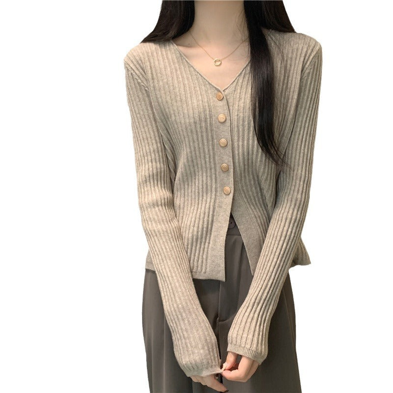 Kvinders cardigan med dekorative knapper og dyb V-hals Stilla