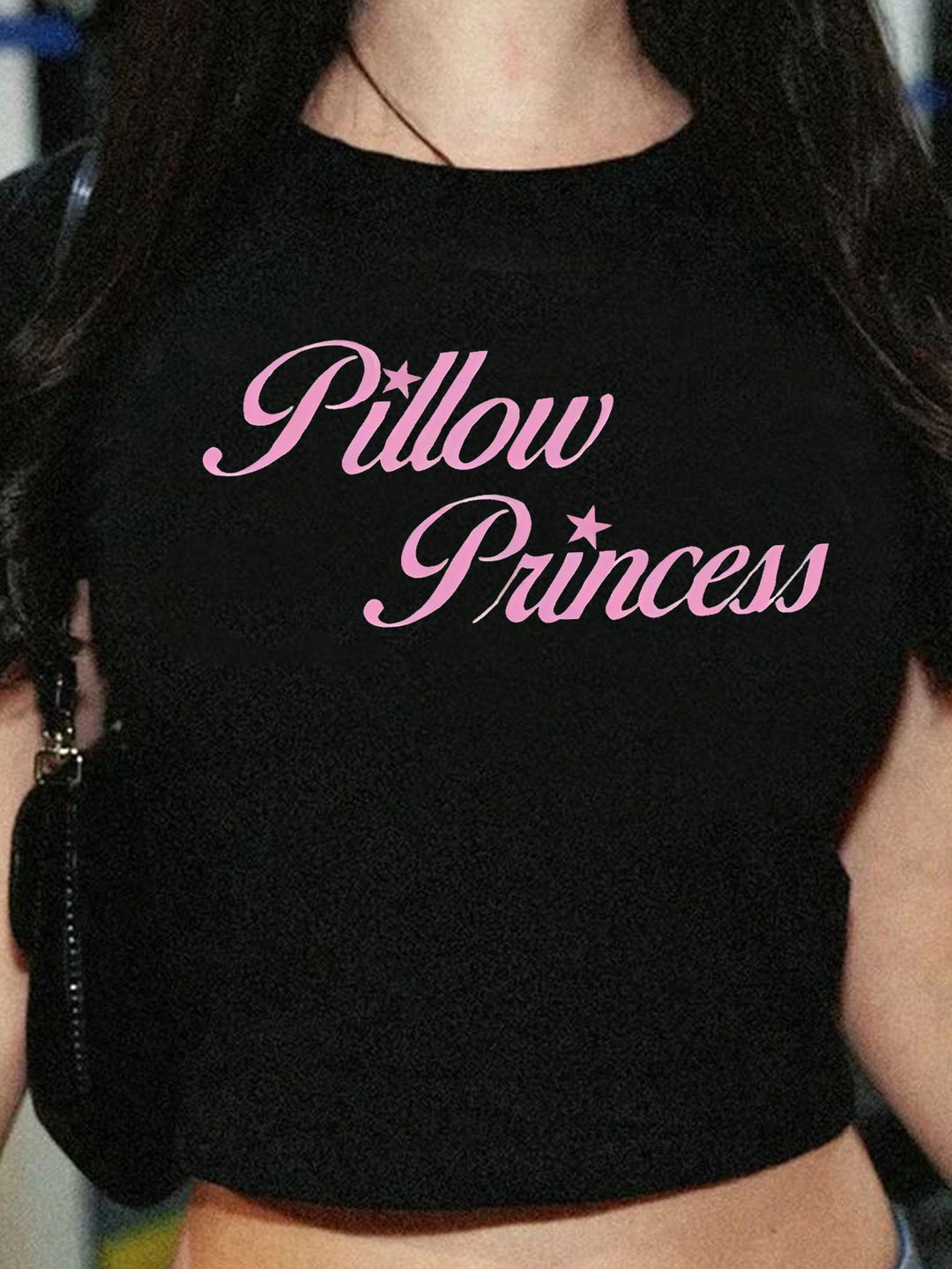 Dame Crop-T-shirt med inspirerende statementtryk Skovae