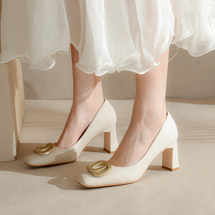 Femme Elegant Block-hæle med stilfuld metalaccent Stilla
