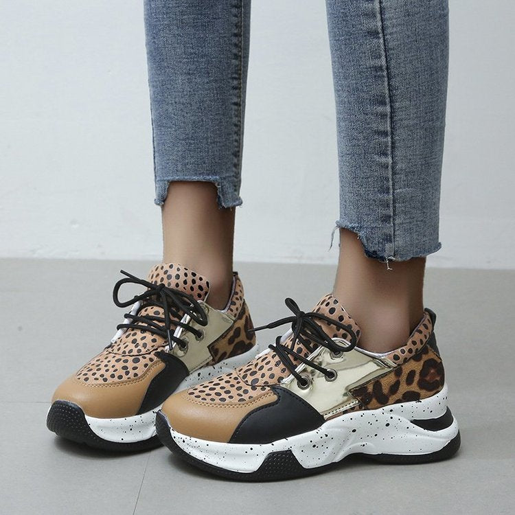 Dame Sneakers i moderne blanding af materialer og iøjnefaldende accenter Stilla