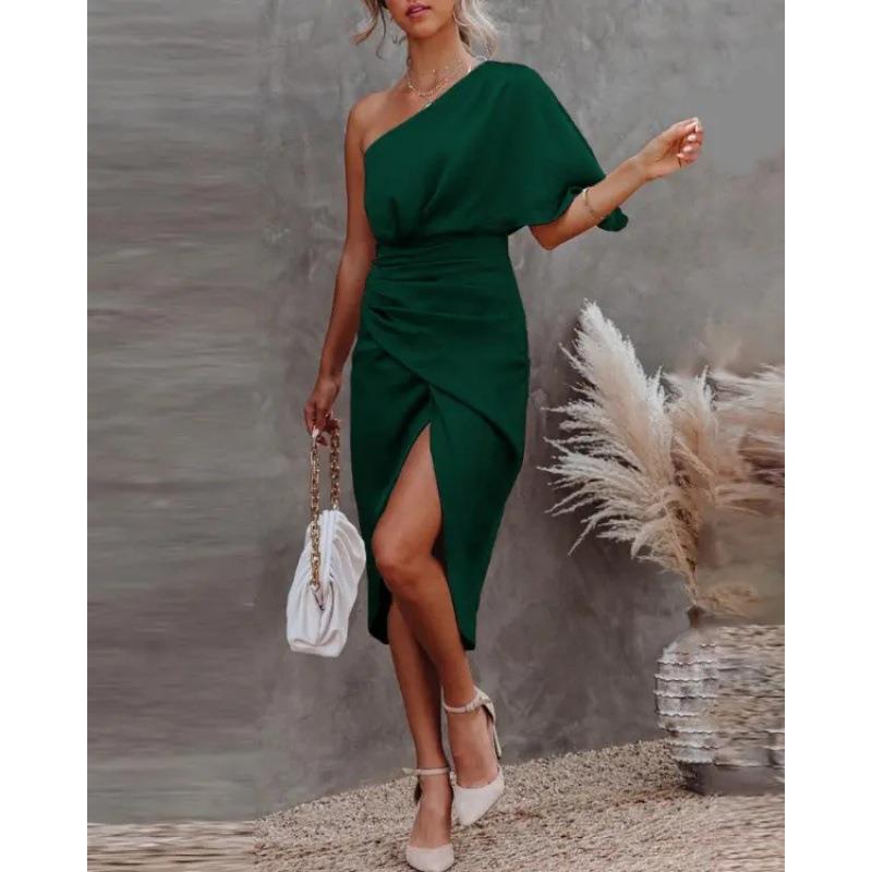 Femme asymmetrisk satin-midi-kjole Stilla