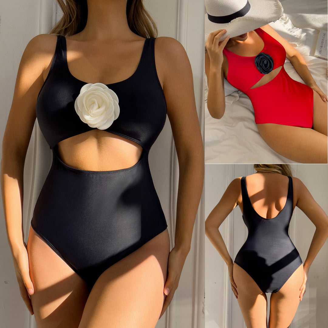 Damer ensartet badedragt med moderne cut-out og elegant blomsterapplikation Stilla