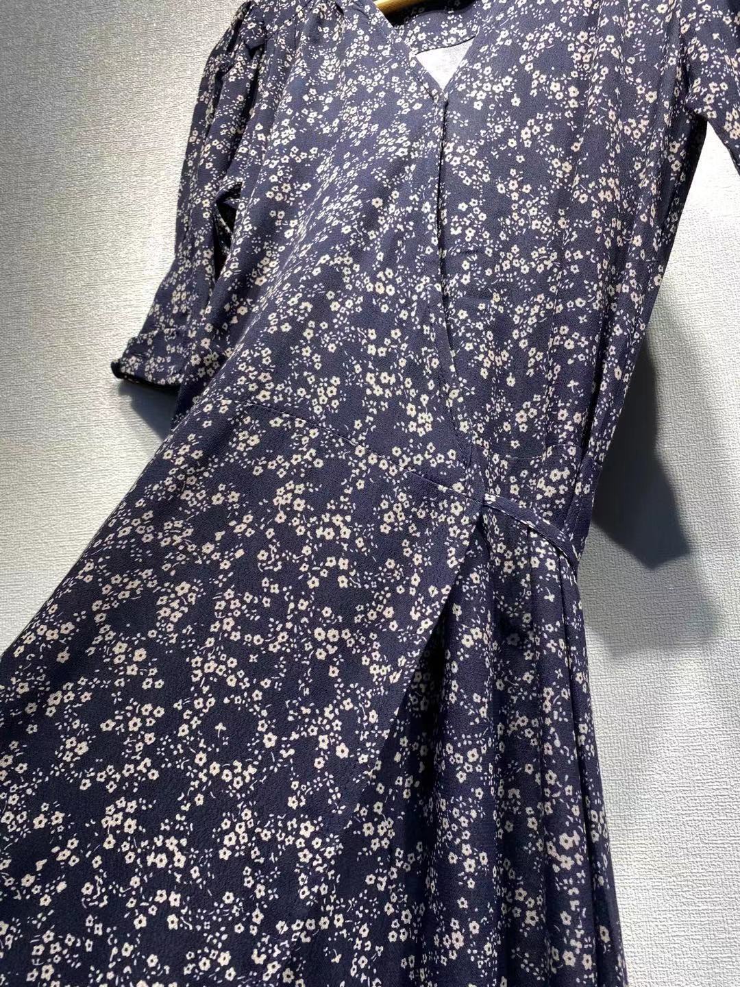 Dame Maxikjole med floralt design og elegante pufærmer Stilla