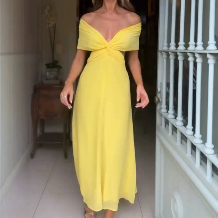 Kvinders off-shoulder maxikjole med drapering og elegant silhuet