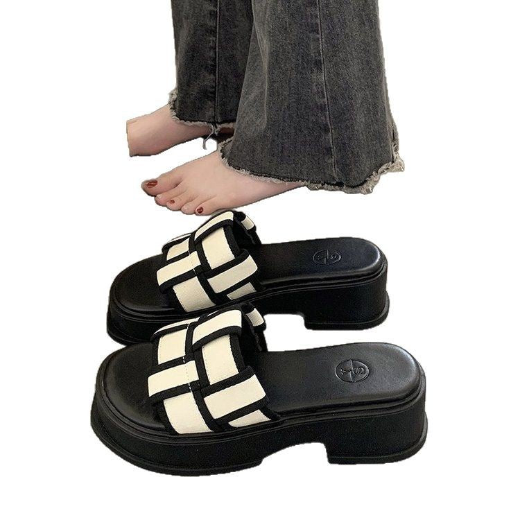 Dame platform sandaler med moderne remdesign og stabil sålekonstruktion Stilla