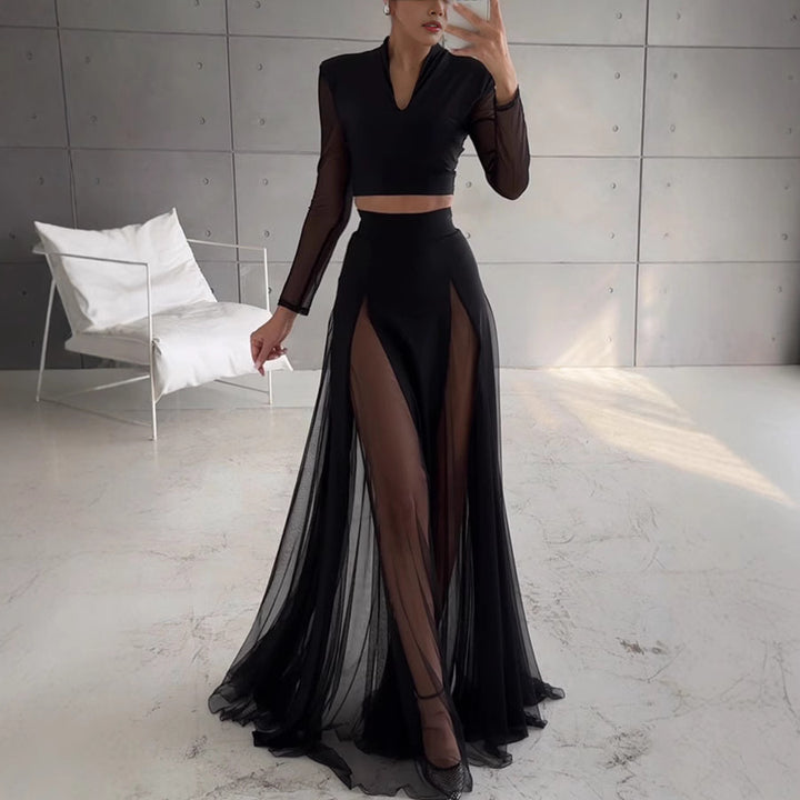 Dame cropped top med transparente lange ærmer og elegant V-udskæring Stiila