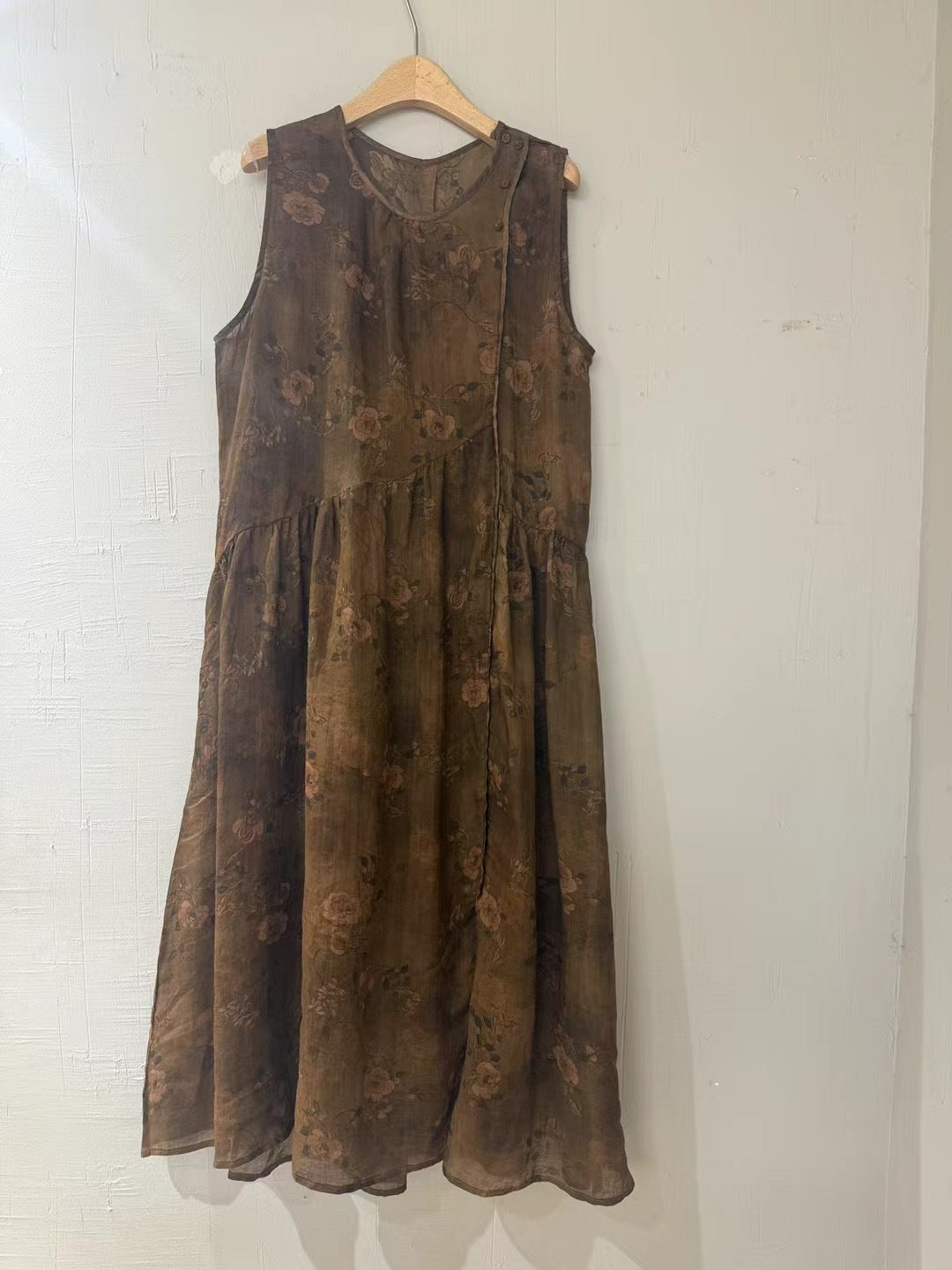 Femme Floral Midi Kjole med Rynkekant Stilla