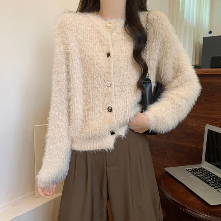 Kvinders fluffy cardigan med stilfulde knapdetaljer og lange ærmer Stilla