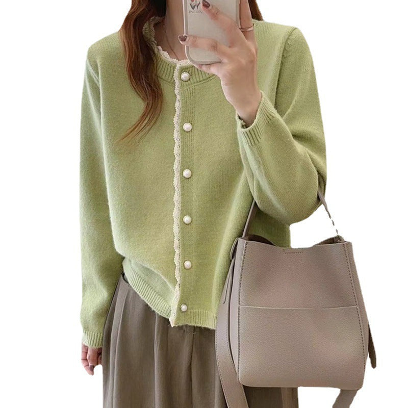 Kvinders cardigan med blonder og smukke perleknapper Stilla