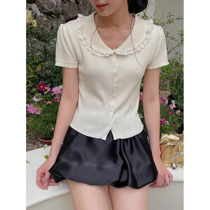 Dame Vintage-inspireret bluse med blonde detaljer og knapbar V-udskæring Stilla