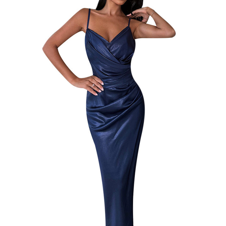 Kvinders elegante satin lang kjole med indpakningslook og sideskår.