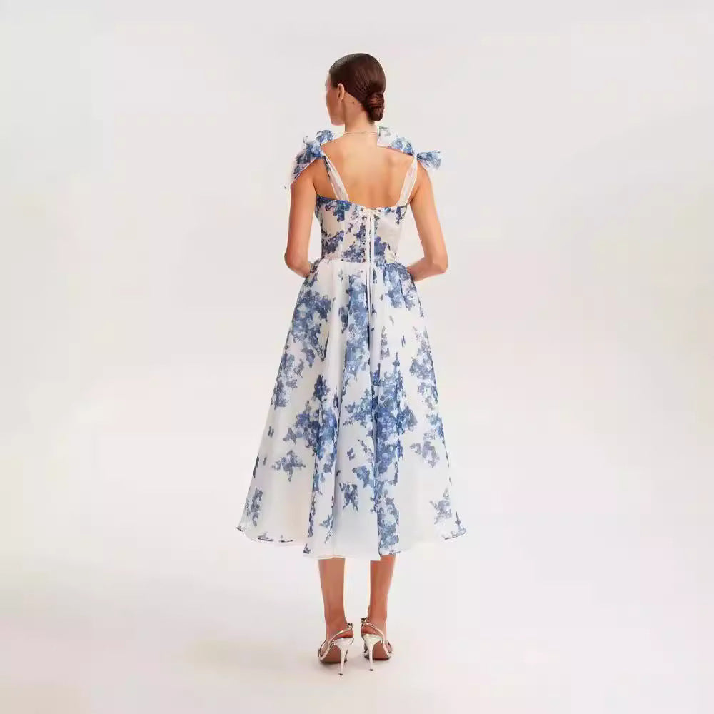 Dame bryllupskjole med off-shoulder design og voluminøse puffærmer. Stilla