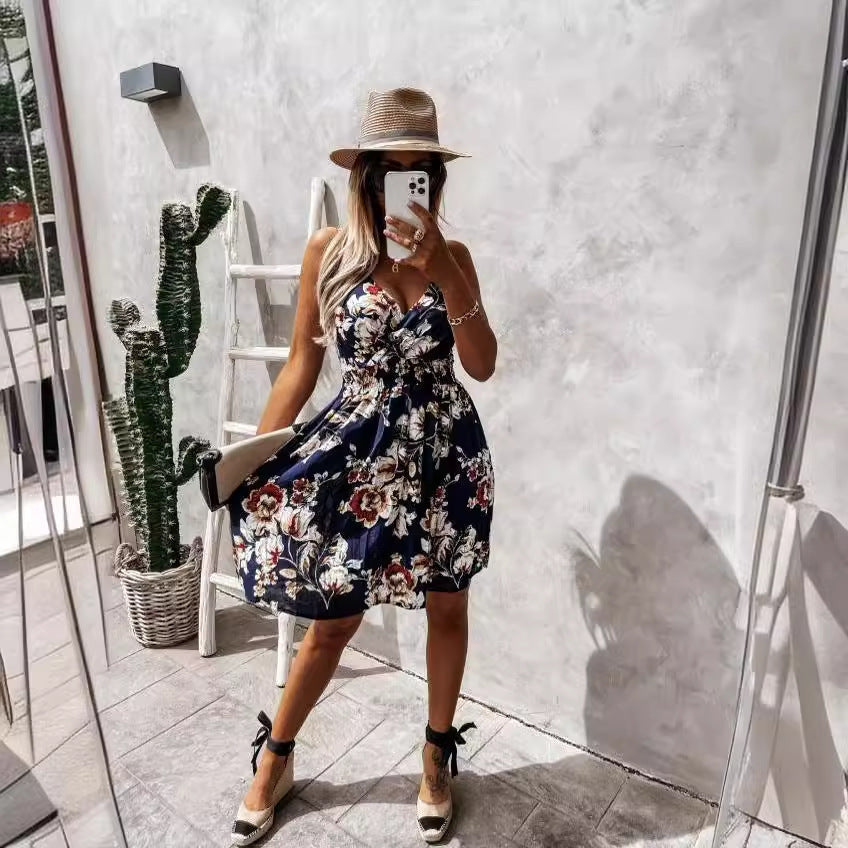 Dame sommerlig minikjole med blomster Moulage-mønster og raffineret taljering Stilla