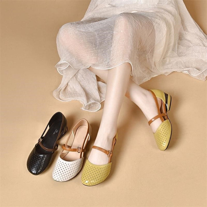 Dame Ballerinas med perforeret design og elegant rem Stilla