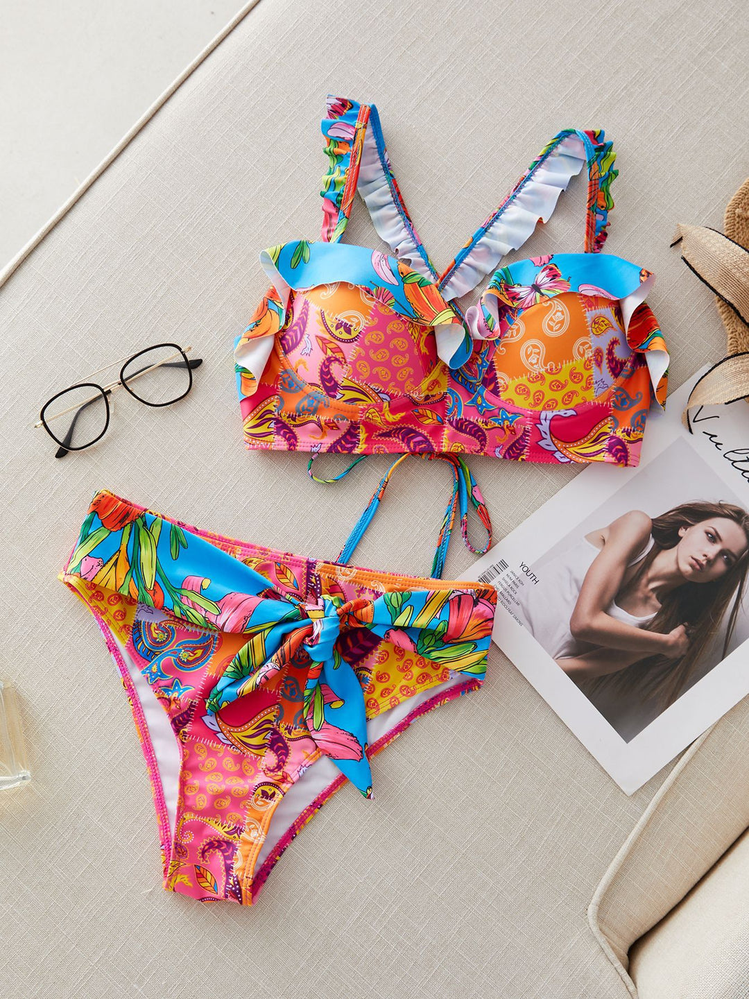 Dame bikini-sæt med legende ruffle-design og farverigt blomstermønster Stilla