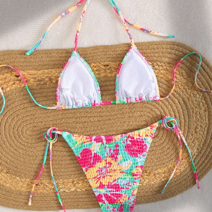 Dame trekant-bikini med farverigt blomsterprint og justerbar snor