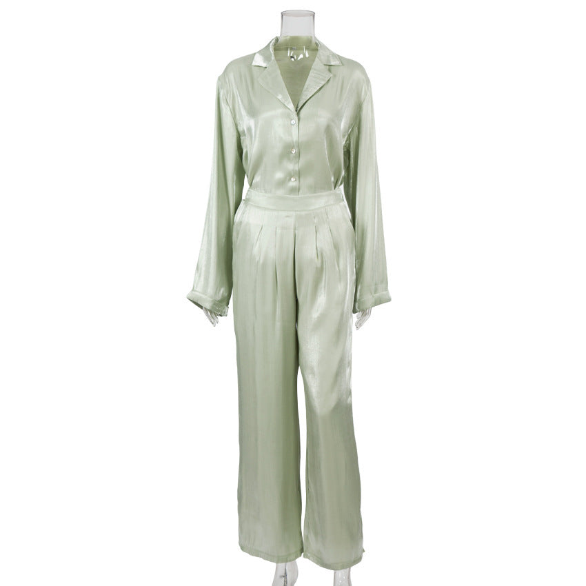 Dame Satin Pyjamasæt med elegant snit og knapdetaljer Stilla