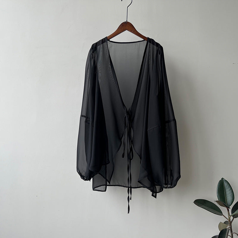 Dame elegant gennemsigtig bluse med dyb V-hals og bindebånd Stilla