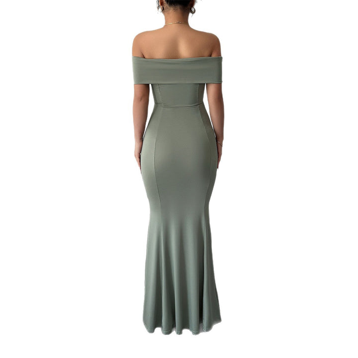 Dame elegant og yndefuldt aftenkjole med off-shoulder design Stilla