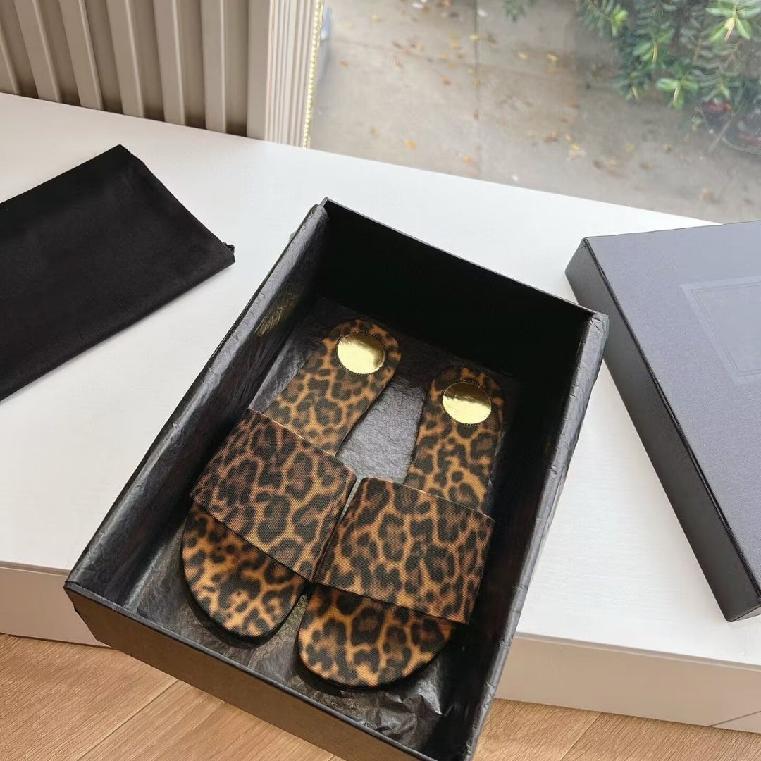 Dame Chic Slide Sandaler med elegante gyldne accenter Stilla
