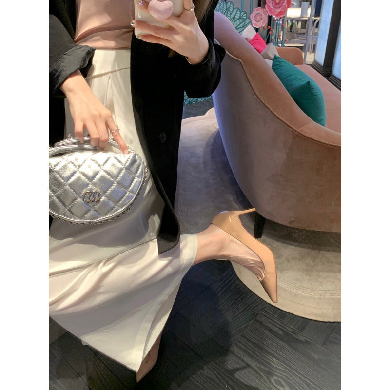 Dame elegante pumps med høje hæle og skinnende lakoverflade Stilla