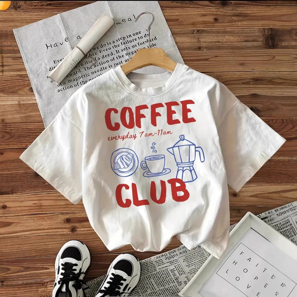 Dame T-shirt med kreativt Coffee Club design Stilla