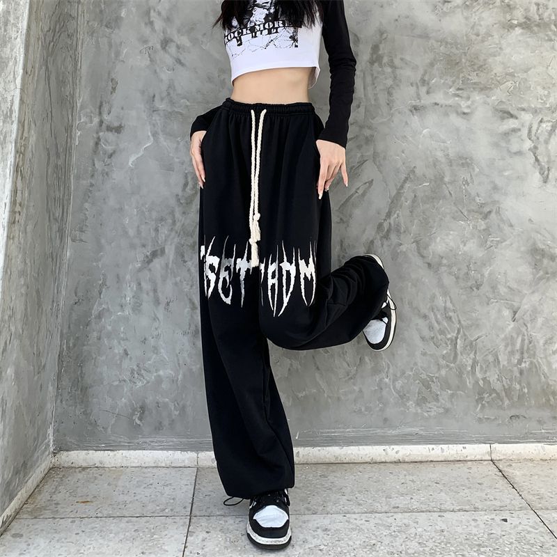 Dame baggy bukser med unikt graffiti design Stilla