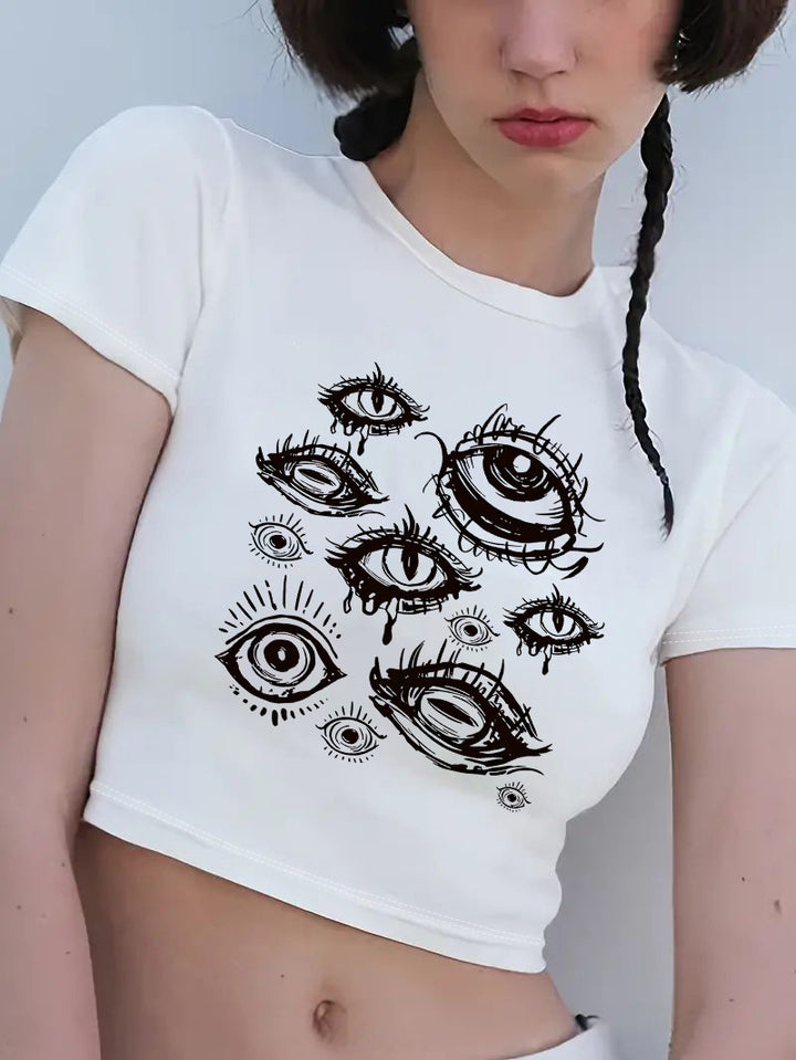 Dame Crop-T-Shirt med kreativt motiv og tætsiddende snit Skovae