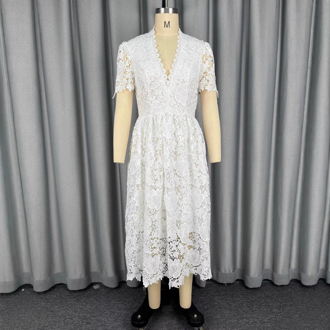 Dame Spids-Midi-Kjole med elegant V-udskæring og vintage ruffles detaljer Skovae